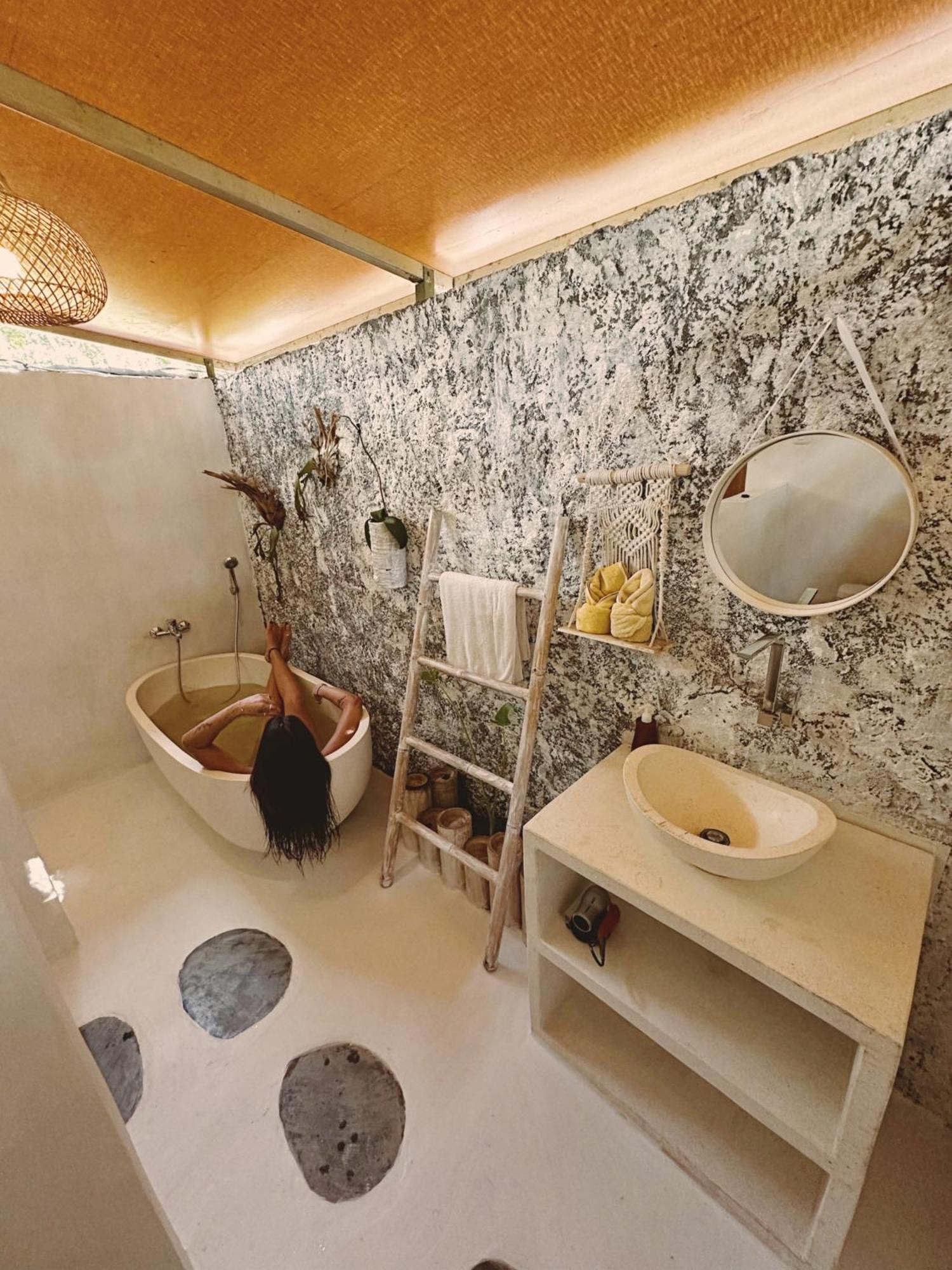 Exotic Private Glamping Hotel Toyapakeh ภายนอก รูปภาพ